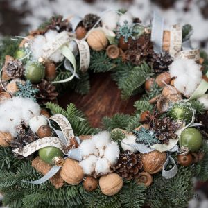 vainikas vainikėlis kalėdos dekoras christmas kalėdinis gėlės ir manufaktūra rankų darbo handmade naturalus wreath winter kėnis abies