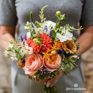oses bouquet bridal nuotakos puokštė rosa rožės bijūninės beehive peach orange gėlės ir manufaktūra flowers
