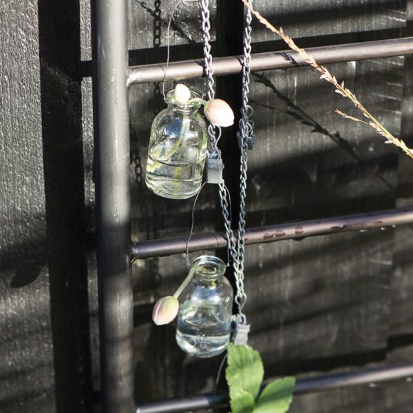 buteliukas bottle glass chain grandinėlė gėlės ir manufaktūra iblaursen