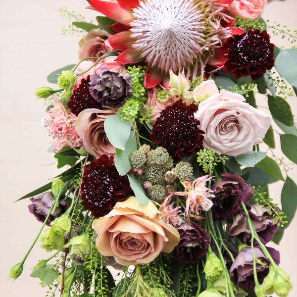 protėja nuotakos puokštė bridal king protea madiba cynaroides gėlės ir manufaktūra cascading florals