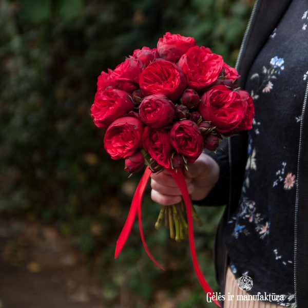 Nuotakos puokstes bridal bouquet raudona bijunine roze red piano pompon wedding geles ir manufaktura