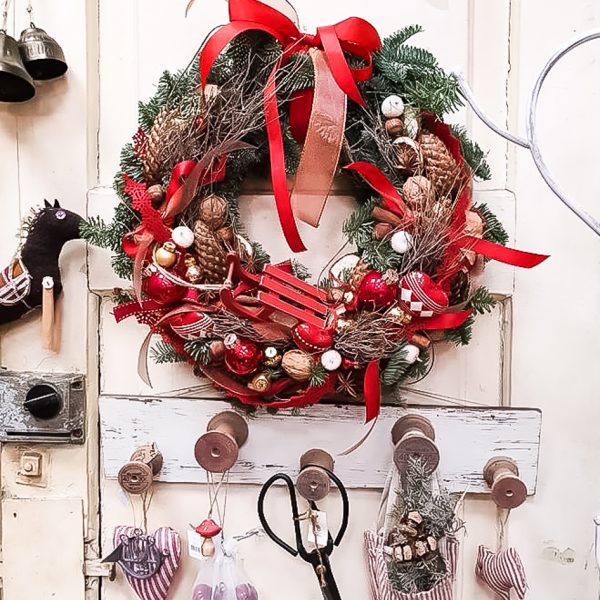 vainikas kalėdinis christmas wreath vainikelis kalėdos geles ir manufaktura rankų darbo natūralus žaisliukai rogutės