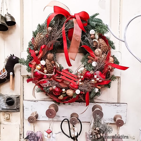 vainikas kalėdinis christmas wreath vainikelis kalėdos geles ir manufaktura rankų darbo natūralus žaisliukai rogutės