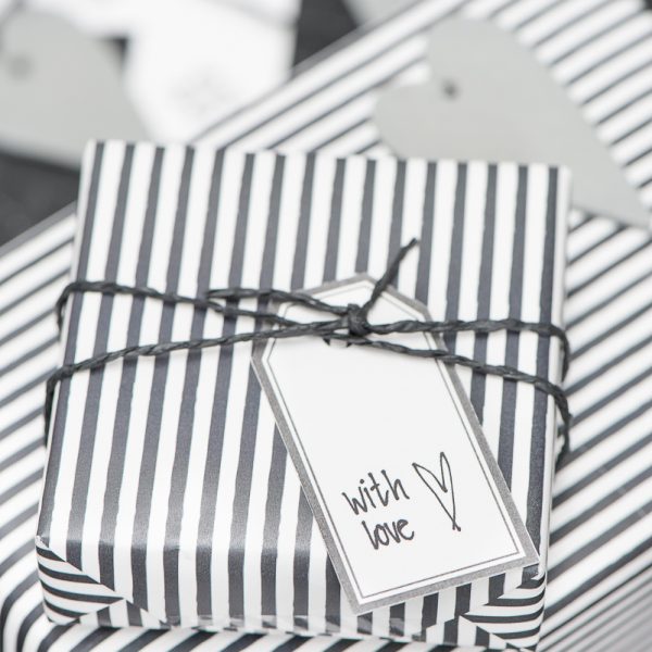 gift wrapping paper dovanų pakavimo popierius dryžuotas pilkas gėlės ir manufaktūra 0922-24 iblaursen