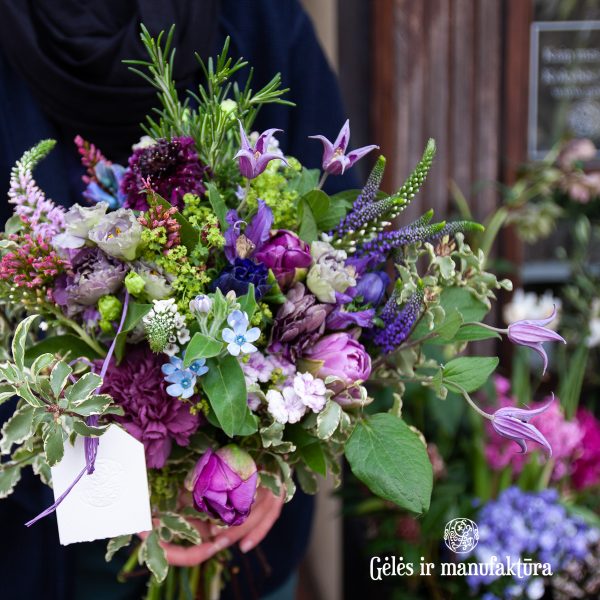 gėlės ir manufaktūra violet purple flowers bouquet puokštė