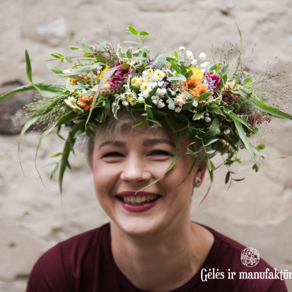 wreath summer flowers vainikelis vainikas pievu lauko gėlės ir manufaktura bride bridal flower crown