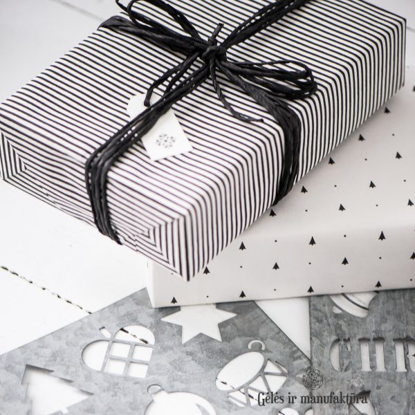 wrapping gift paper dovanu pakavimo popierius juodos juostelės black stripes dryžuotas gėlės ir manufaktūra