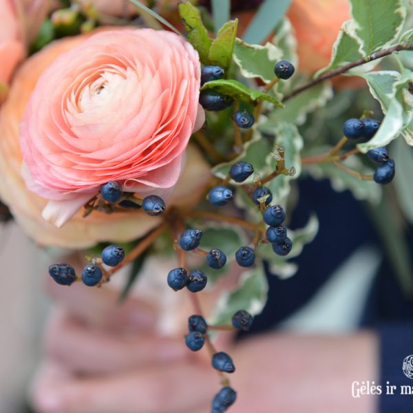 bridal bouquet ranunculus nuotakos puokštė gėlės ir manufaktūra flowers buttercup vėdrynas