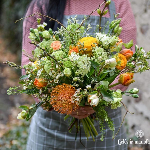 orange flowers bouquet spring oranžinė pavasarinė puokštė gėlės ir manufaktūra (