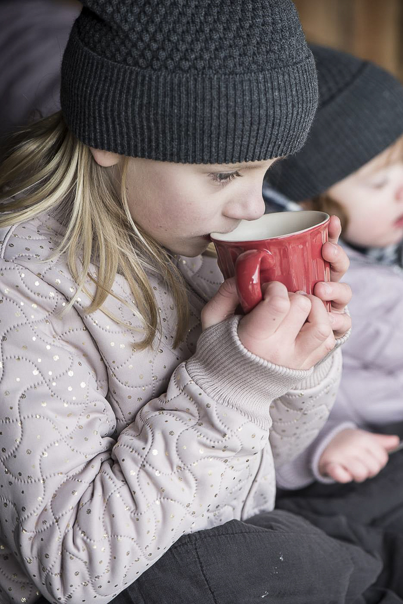 mug cup puodelis puodukas mynte strawberry red raudonas raudonos spalvos gėlės ir manufaktūra braškių