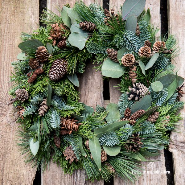 vainikas wreath kėnio pušies eukalipto eucalyptus abies conifers pine cones nuts cypress christmas kalėdos gėlės ir manufaktūra