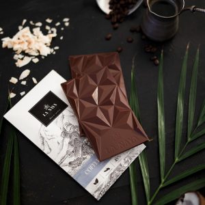 šokoladas kava ir kokoso dribsniai coffee coconut gėlės ir manufaktūra la naya ekologiškas chocolate