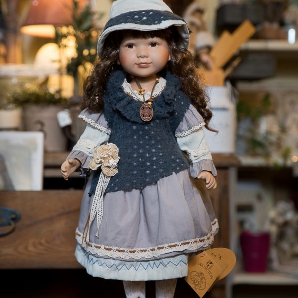 pocelianinė lėlė porcelain doll handmade ranku darbo limited edition gėlės ir manufaktūra Adeles Puppenhaus