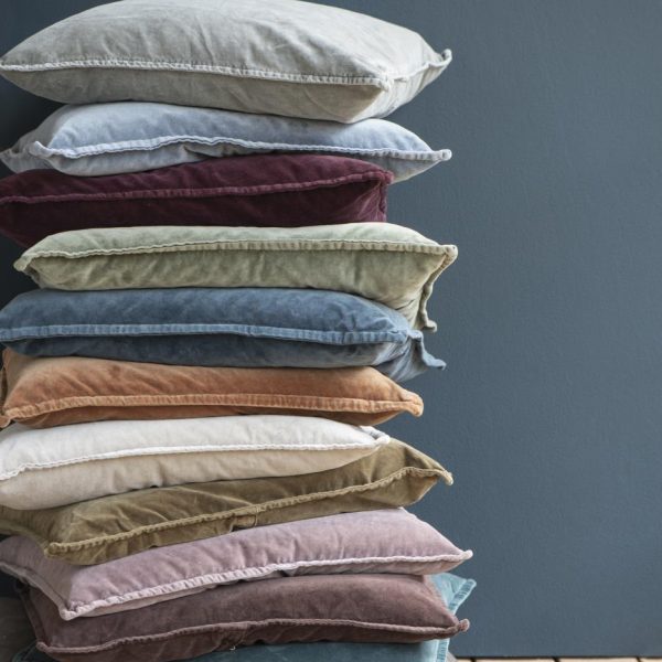 cushion cover pagalvės užvalkaliukas velvet aubergine baklažano spalvos magenta gėlės ir manufaktūra 6230-08 iblaursen