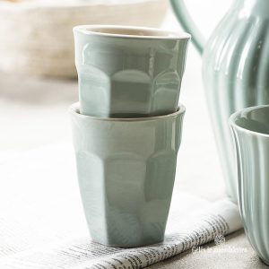 mug caffe latte mynte kavos puodelis žalsvas žalsvos green tea spalvos gėlės ir manufaktūra iblaursen 2042