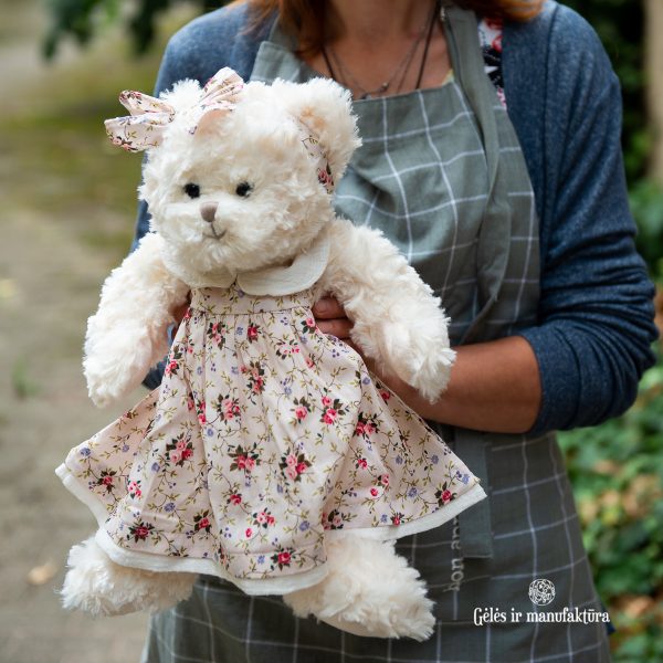 meškutis meškiukas meškutė su suknele pliušinis žaislas Bella Sophie gėlės ir manufaktūra meškis pliušinukas teddy bear bukowski plush toy