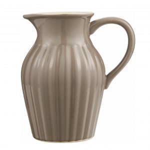 asotis-pitcher-mynte-rudas-milky-brown-keramikinis-ceramic-gėlės-ir-manufaktūra-iblaursen-2077