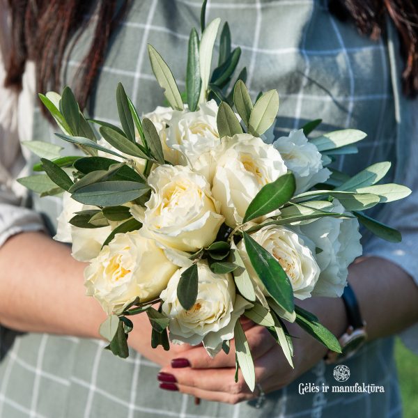 baltos bijūninės rožės nuotakos puokštė david austin bridal roses bouquet patience gėlės ir manufaktūra