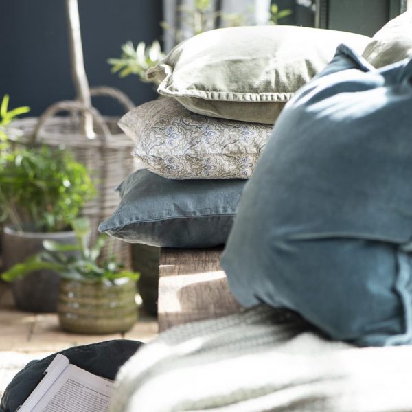 cushion cover quilt bedspread cotton linen lininis medvilninis green dusty jade pagalvėlės užvalkaliukas pagalvė Gėlės ir manufaktūra 6203 iblaursen užvalkalas lovatiese dygsniuota