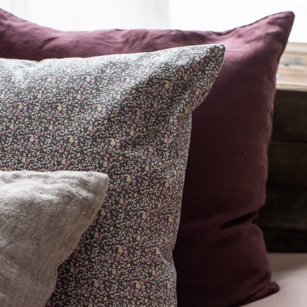 cushion cover purple linen purple lininis linas pagalvėlės užvalkaliukas pagalvėlė violetinė purpurinė Gėlės ir manufaktūra 6203-06 iblaursen