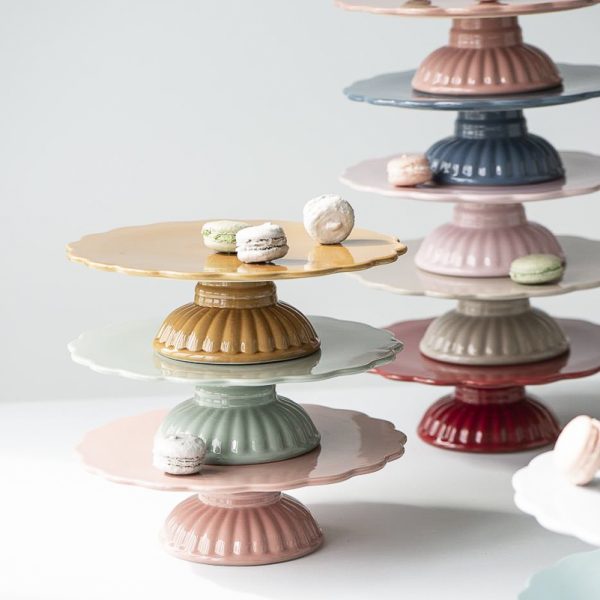 plate on foot mynte tortinė žalsva lėkštė gėlės ir manufaktūra iblaursen cake ceramics keramikinė