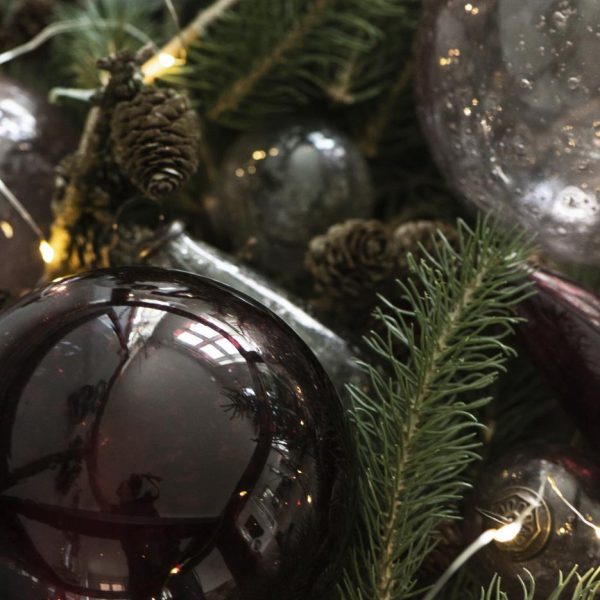 Christmas-ornament-pebbled-glass-kaledos-kalėdinis-eglutės-žaisliukas-bordinis raudonas burbulas-kalėdos-Gėlės-ir-manufaktūra-8648-46-iblaursen-rhododendron