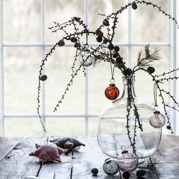 stiklinis stiklo Christmas-tree-ornament-pebbled-glass-pink burgundy kalėdinis-eglutės-žaisliukas-burbulas-stiklas-kalėdos-egles Gėlės-ir-manufaktūra-8648-46-iblaursen-stiklinis