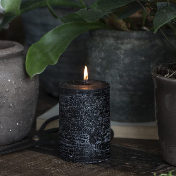 candle rustic black juoda sendinta cilindrinė žvakė gėlės ir manufaktūra iblaursen 4178-24