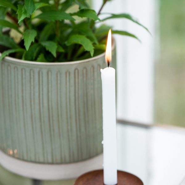 candleholder unika taper candle rustic surūdyjusi metalinė žvakidė plonai žvakei sendinta gėlės ir manufaktūra