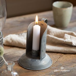 candleholder zinc handle senovine žvakidė su rankena cinkuota metalinė vintage sendinta Gėlės ir manufaktūra