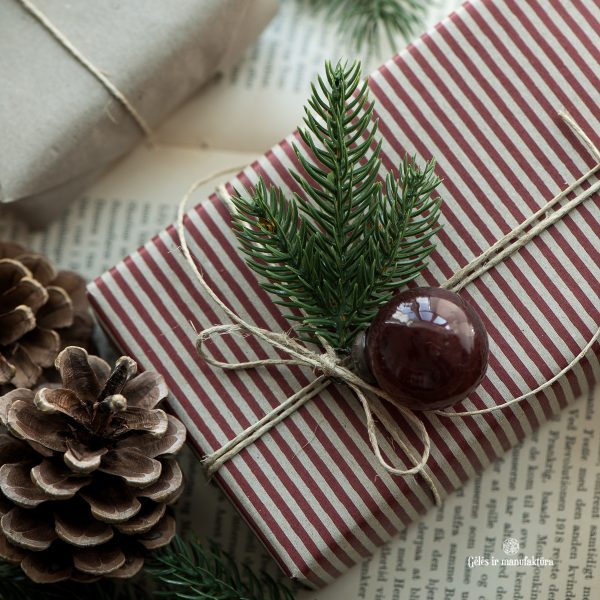 paper gift wrapping red stripes recycled dovanų pakavimo popierius ekologiškas dryžuotas raudonas gėlės ir manufaktūra iblaursen