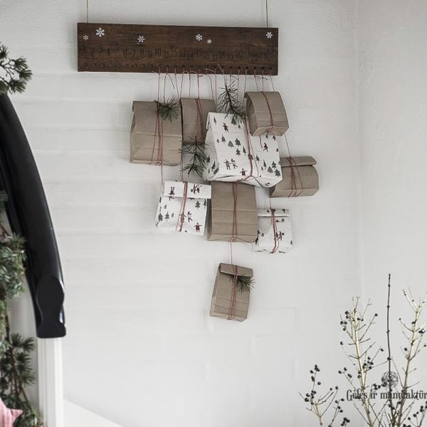 advent christmas calendar wooden white numbers kalėdinis kalėdos adventinis kalendorius gift wrapping medinis natūralus gėlės ir manufaktūra pagalvėlės užvalkaliukas iblaursen