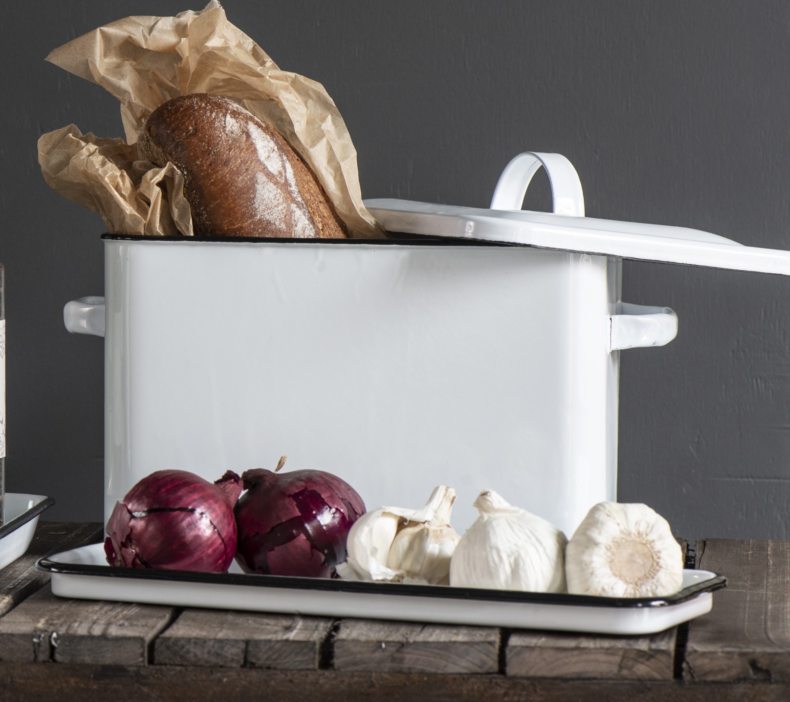 enamel tray white metalinis lovelis padekliukas emaliuotas emalė baltas gėlės ir manufaktūra iblaursen