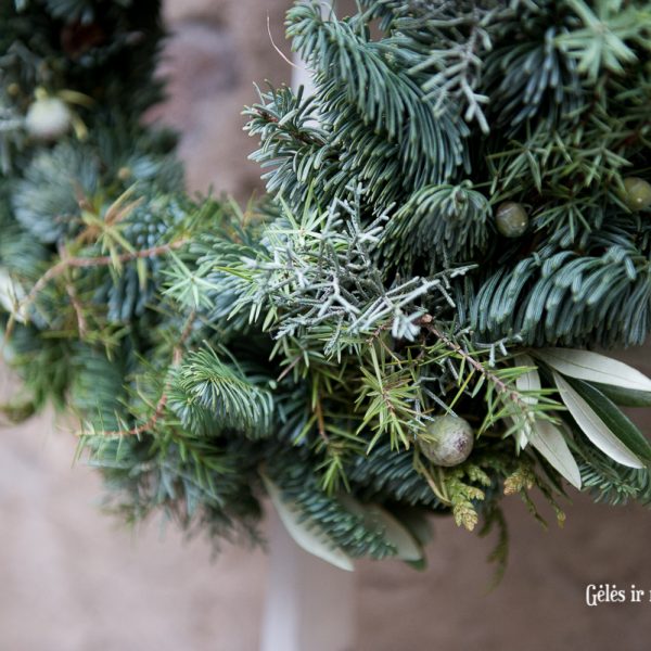 vainikas vainikėlis kiparisas kalėdos dekoras christmas kalėdinis gėlės ir manufaktūra rankų darbo handmade naturalus wreath winter kėnis kadagys juniperus cupressus pine