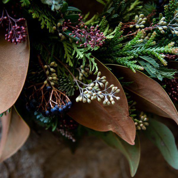 vainikas vainikėlis magnolia skimmia berries uogos wreath gėlės ir manufaktūra rankų darbo handmade naturalus ruduo