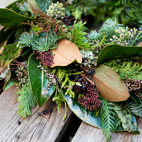 vainikas vainikėlis magnolia skimmia berries uogos wreath gėlės ir manufaktūra rankų darbo handmade naturalus ruduo