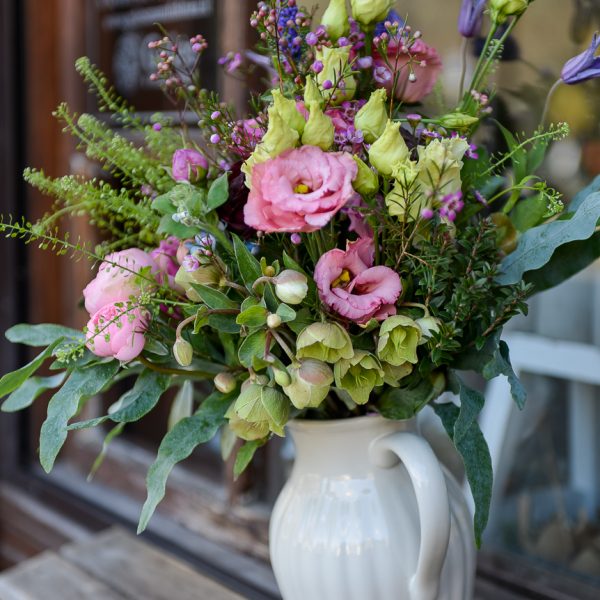 gėlės ir manufaktūra bouquet puokštė eustomos rožinė pink spring flowers
