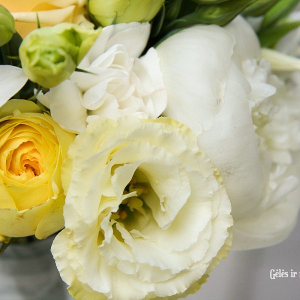 geltona geltonu geliu šampaninė kreminė nuotakos puokštė gėlės ir manufaktūra bridal bouquet yellow