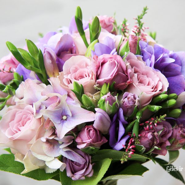 violetinė hydrangea puokštė nuotakos vestuvinė bridal bouquet gėlės ir manufaktūra hortenzija