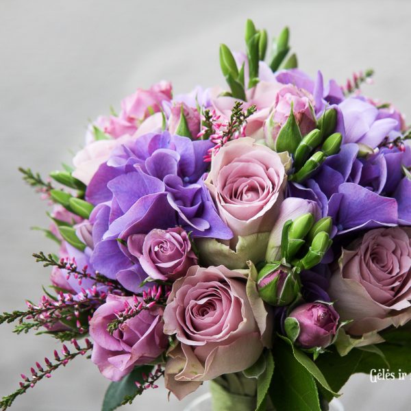violetinė hydrangea puokštė nuotakos vestuvinė bridal bouquet gėlės ir manufaktūra