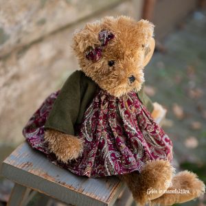 meškutė meškiukas meškutis pliušinis žaislas vaikams gėlės ir manufaktūra plush toy teddy bear louise mansen Evie