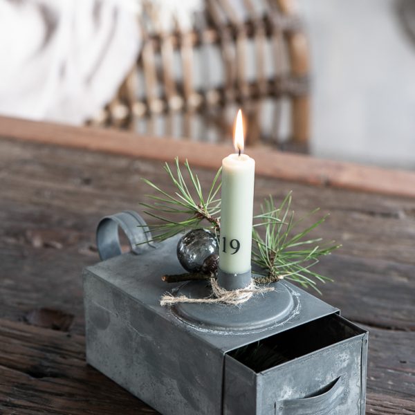 candle holder box zinc dinner žvakių dėžutė žvakidė cinkuota pilka vintage gėlės ir manufaktūra iblaursen 57014-18