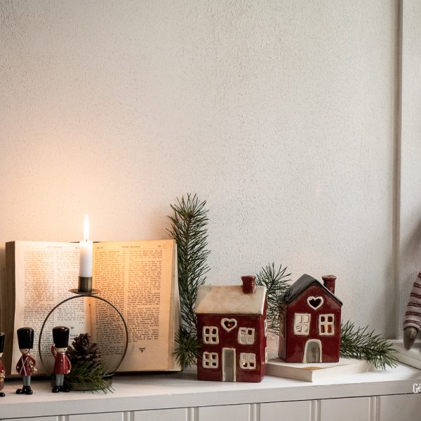 candle holder house red tealight namukas namelis kalėdos christmas žvakidėlė keramikinė raudona gėlės ir manufaktūra stillenat