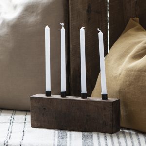žvakidė-medinė-žvakės-pagalvėlės-wooden candleholder-unique-taper candles-gėlės-ir-manufaktūra adventas kaledos