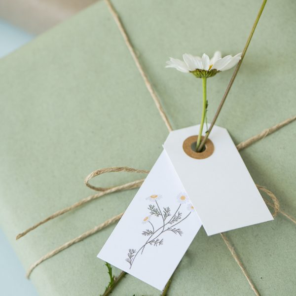 kortelė su gėlėmis cart tag dovanų pakavimo popierius perdirbtas ekologiškas gėlės ir manufaktūra gift wrapping paper iblaursen