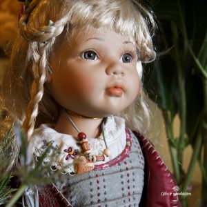pocelianinė lėlė Angelina porcelain doll handmade ranku darbo limited edition gėlės ir manufaktūra Adeles Puppenhaus