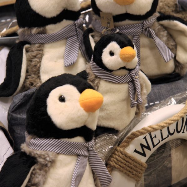 pingvinas-pinguin plush-toy-pliušinis-žaislas-pingviniukas Julius gėlės ir manufaktūra bukowski-design