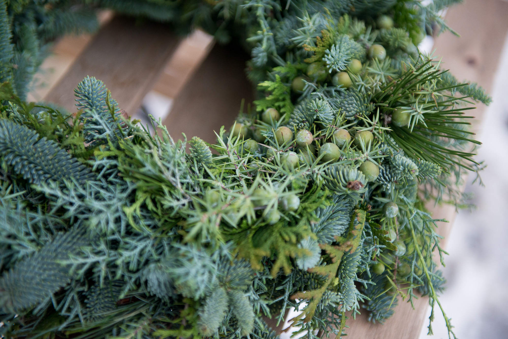 vainikas kalėdinis natūralus žieminis žiema kadagio kėnio kalėdinis dekoras kalėdos christmas gėlės ir manufaktūra