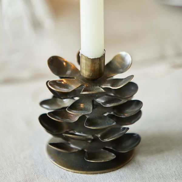 candles holder cone kankorėžis christmas table decoration stalo dekoras žvakės žvakidės kalėdos gėlės ir manufaktūra ib laursen