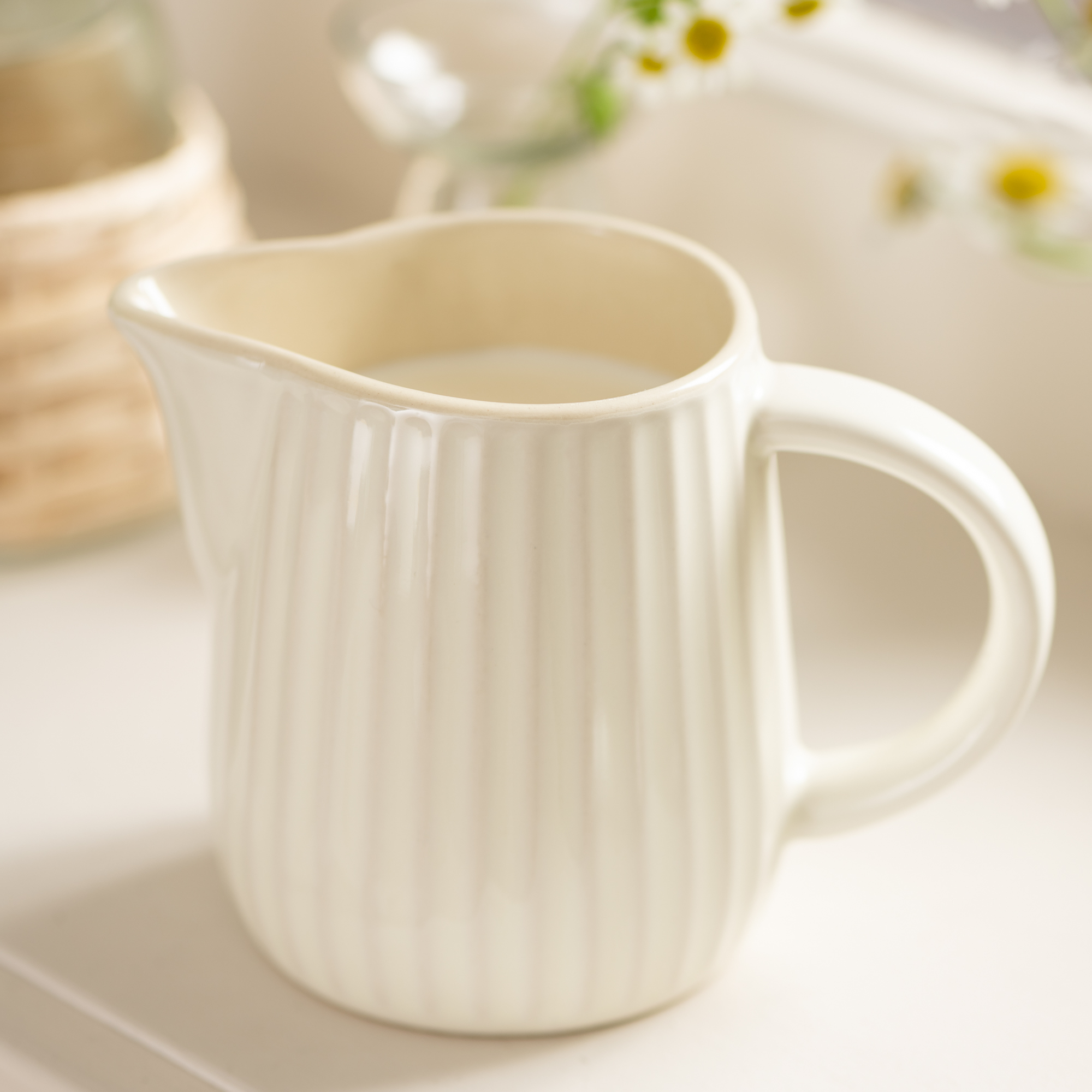 ąsotėlis pienui grietinėlei keramikinis kreminis butter cream indelis jug pitcher ceramic mynte gėlės ir manufaktūra